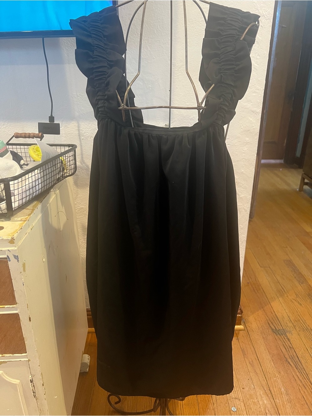Entro MediumBlack Ruffle Strap Midi Dress